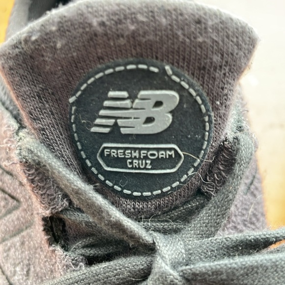 New Balance Men’s Size 8.5 - Picture 5 of 10